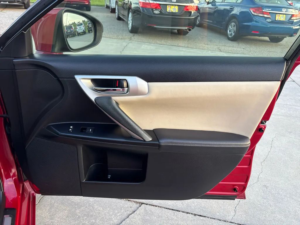 2013 Lexus CT - $10,795