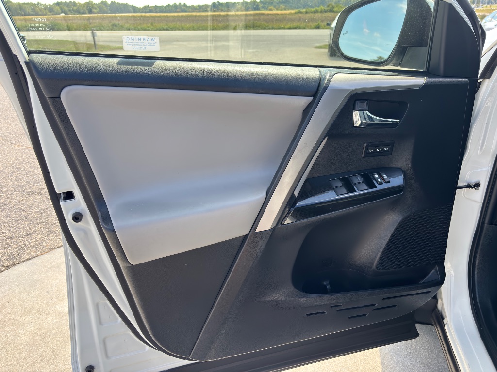 2018 Toyota RAV4 - $21,500