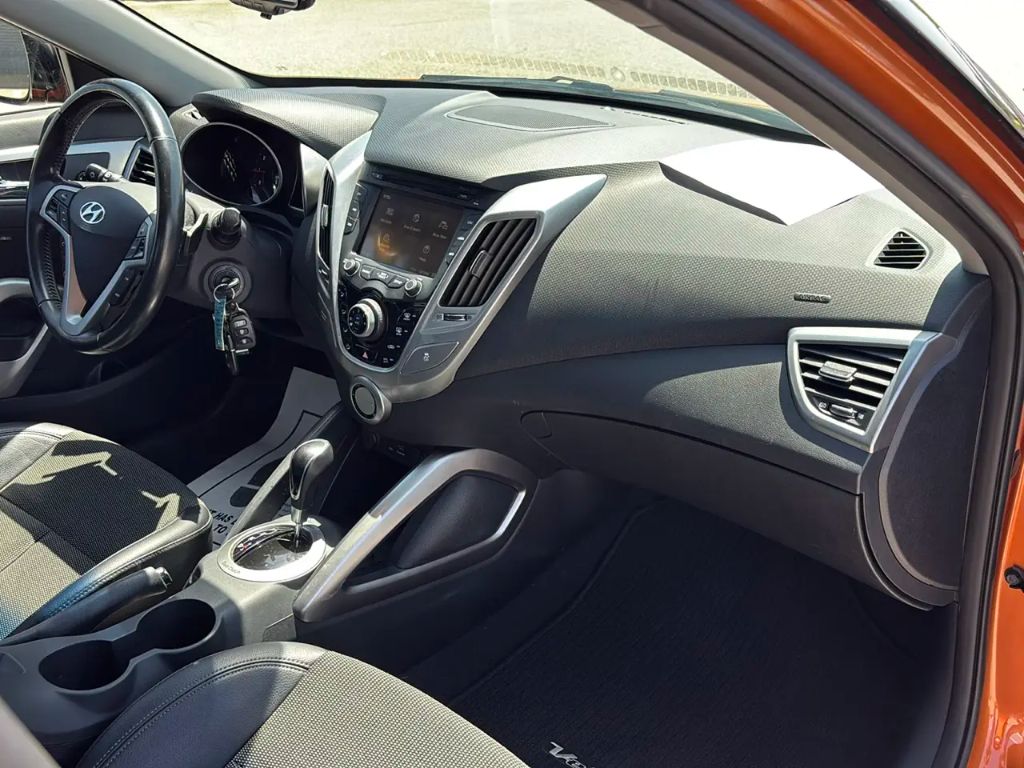 2015 Hyundai Veloster - $9,995