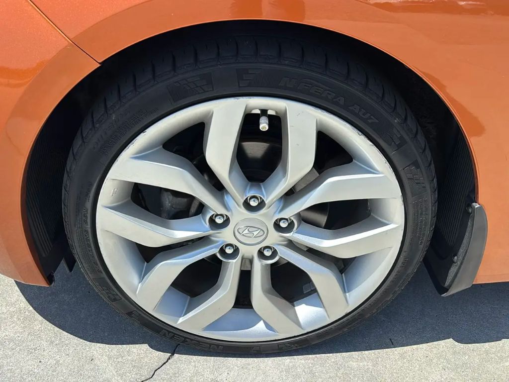 2015 Hyundai Veloster - $9,995