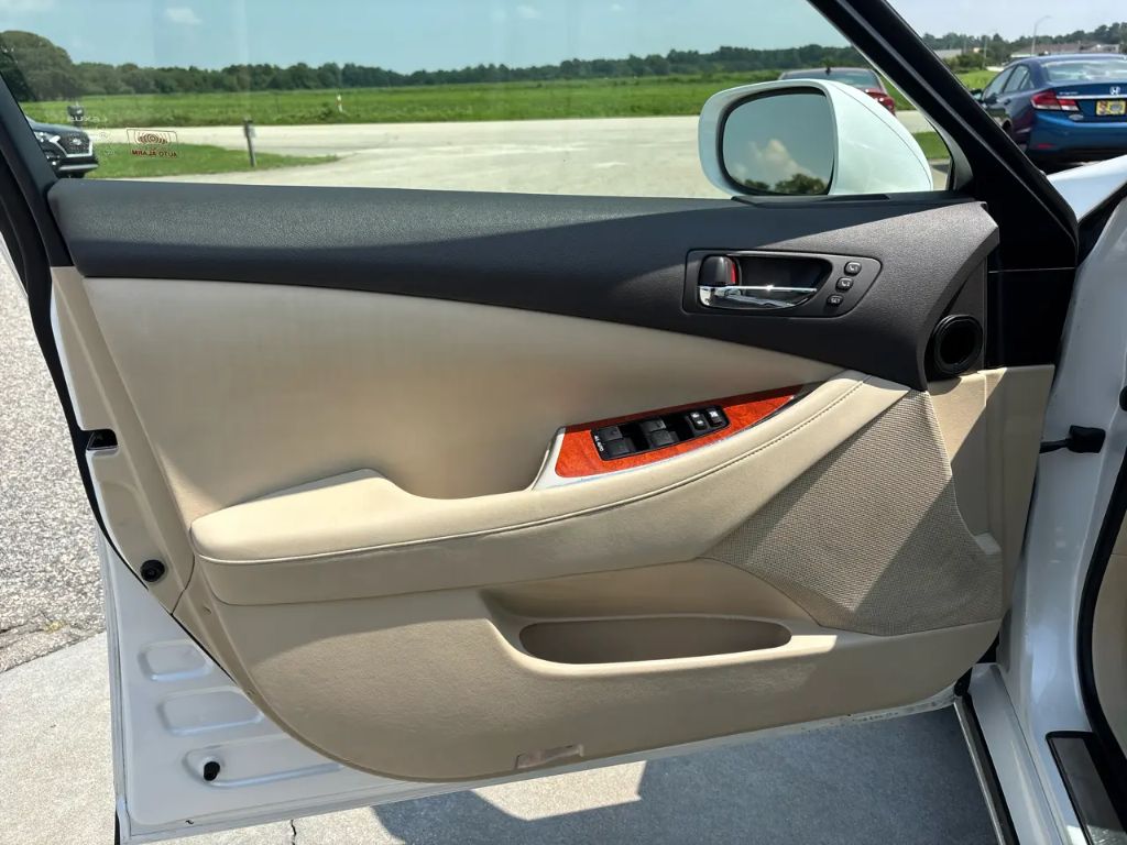 2010 Lexus ES - $9,995