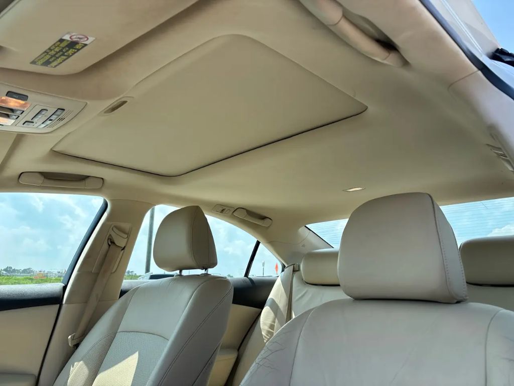 2010 Lexus ES - $9,995
