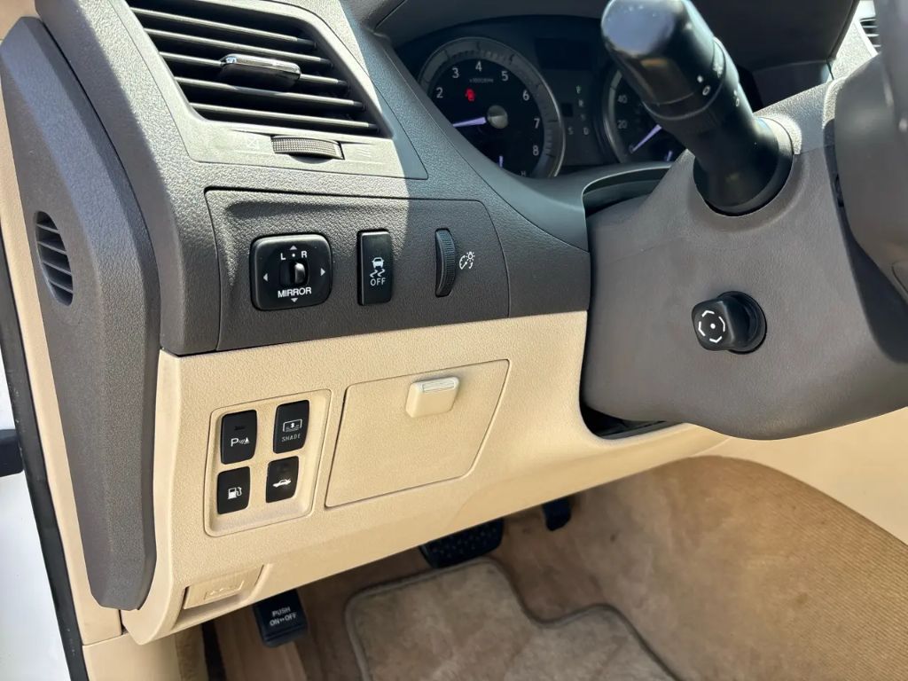 2010 Lexus ES - $9,995