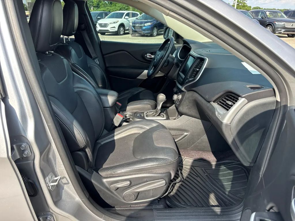 2018 Jeep Cherokee - $11,000