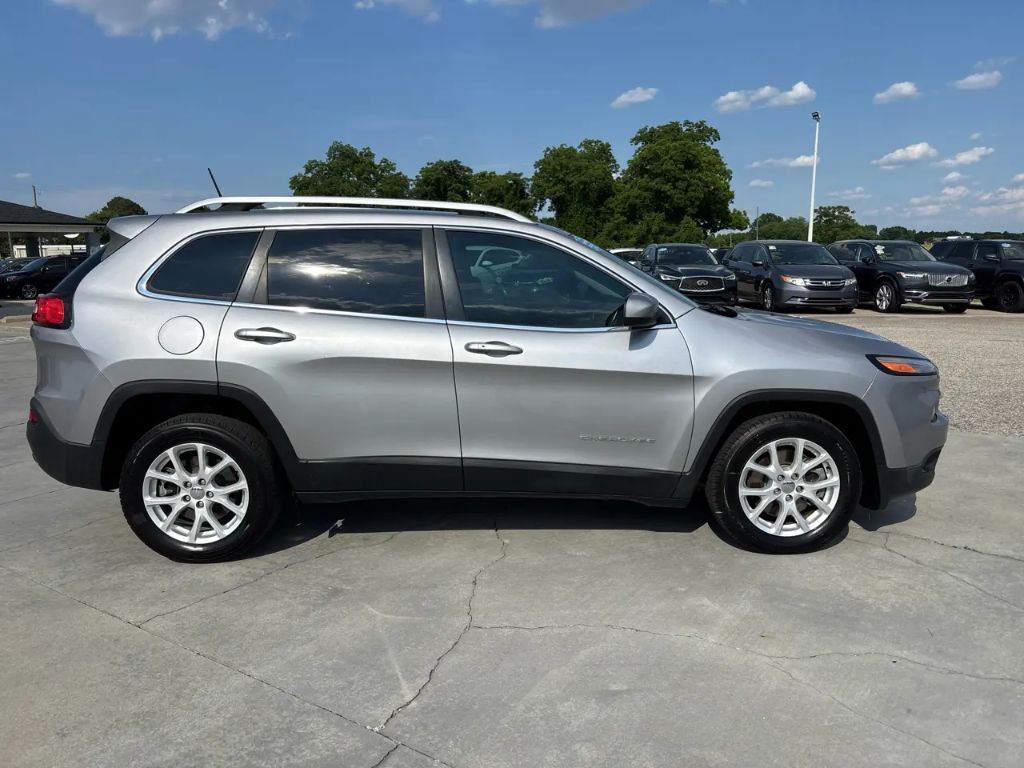 2018 Jeep Cherokee - $11,000