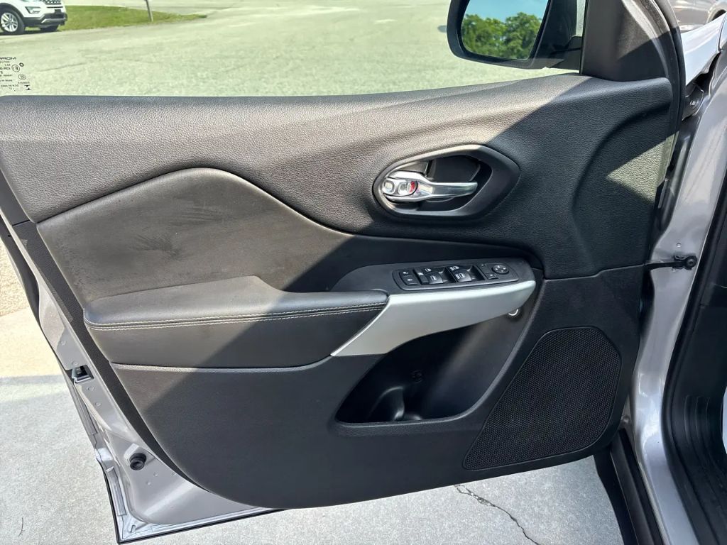 2018 Jeep Cherokee - $11,000