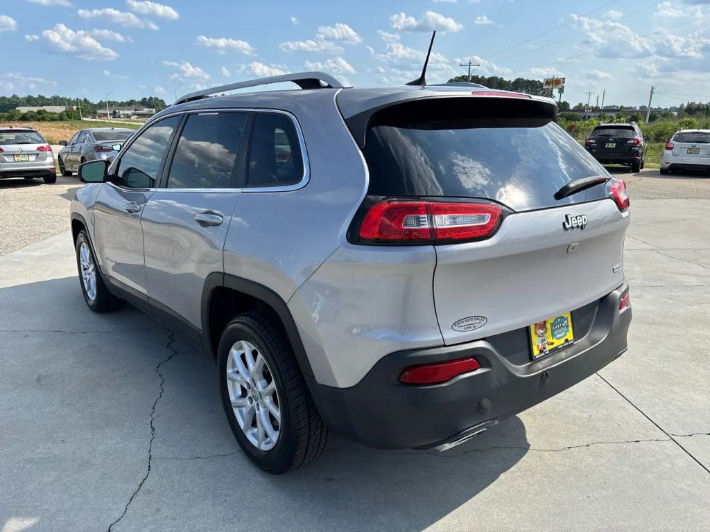 2018 Jeep Cherokee - $11,000
