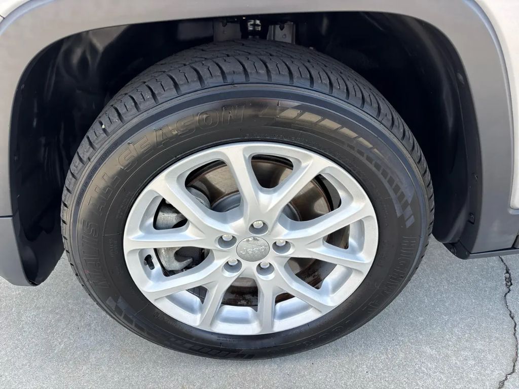 2018 Jeep Cherokee - $11,000