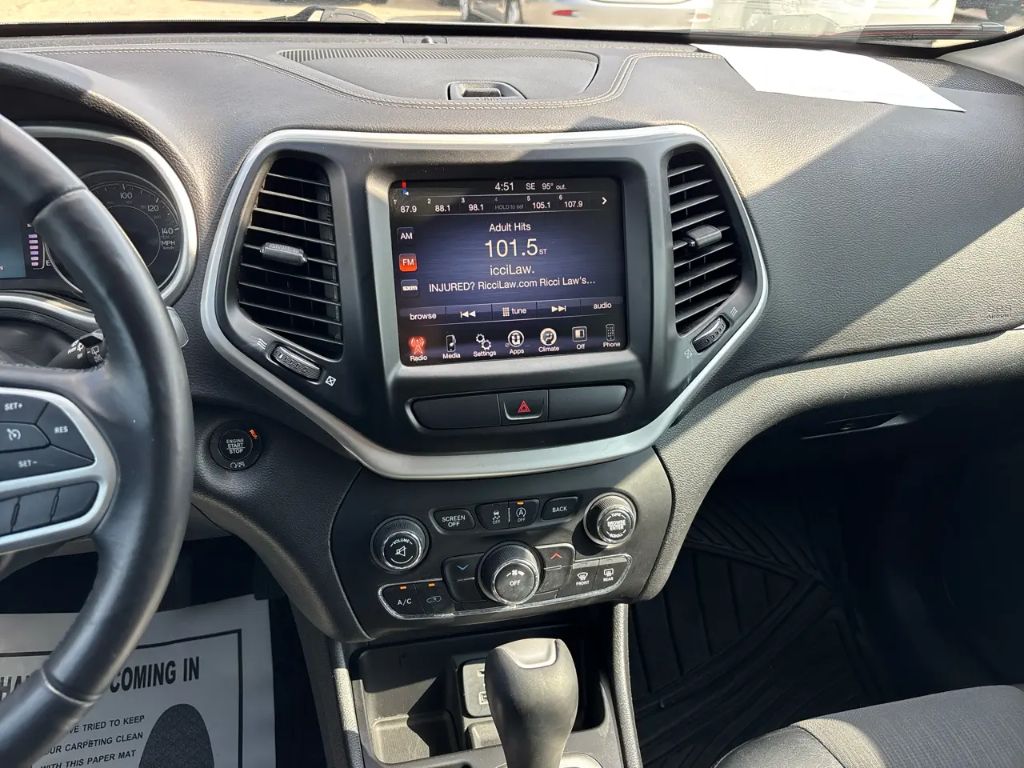 2018 Jeep Cherokee - $11,000