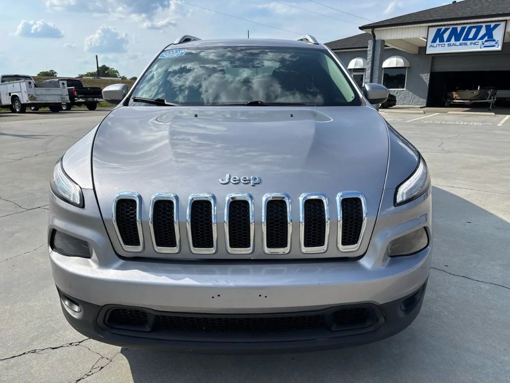 2018 Jeep Cherokee - $11,000