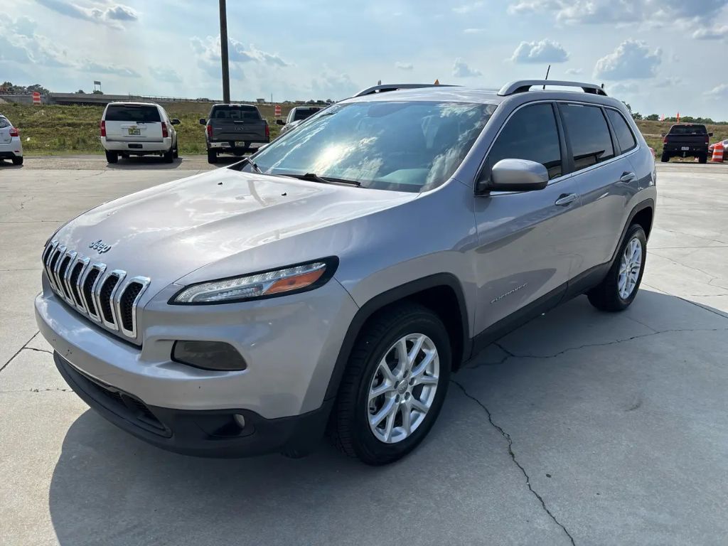 2018 Jeep Cherokee - $11,000