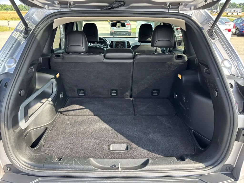 2018 Jeep Cherokee - $11,000