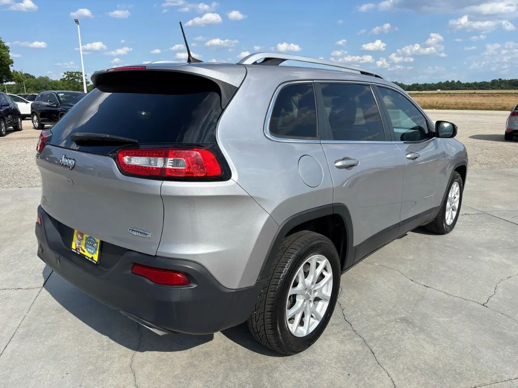 2018 Jeep Cherokee - $11,000