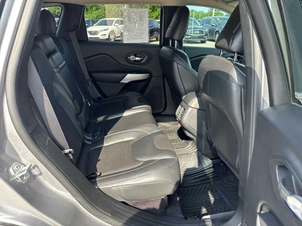 2018 Jeep Cherokee - $11,000