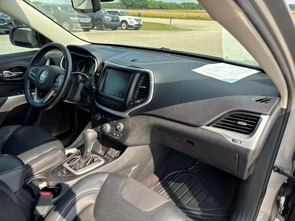 2018 Jeep Cherokee - $11,000
