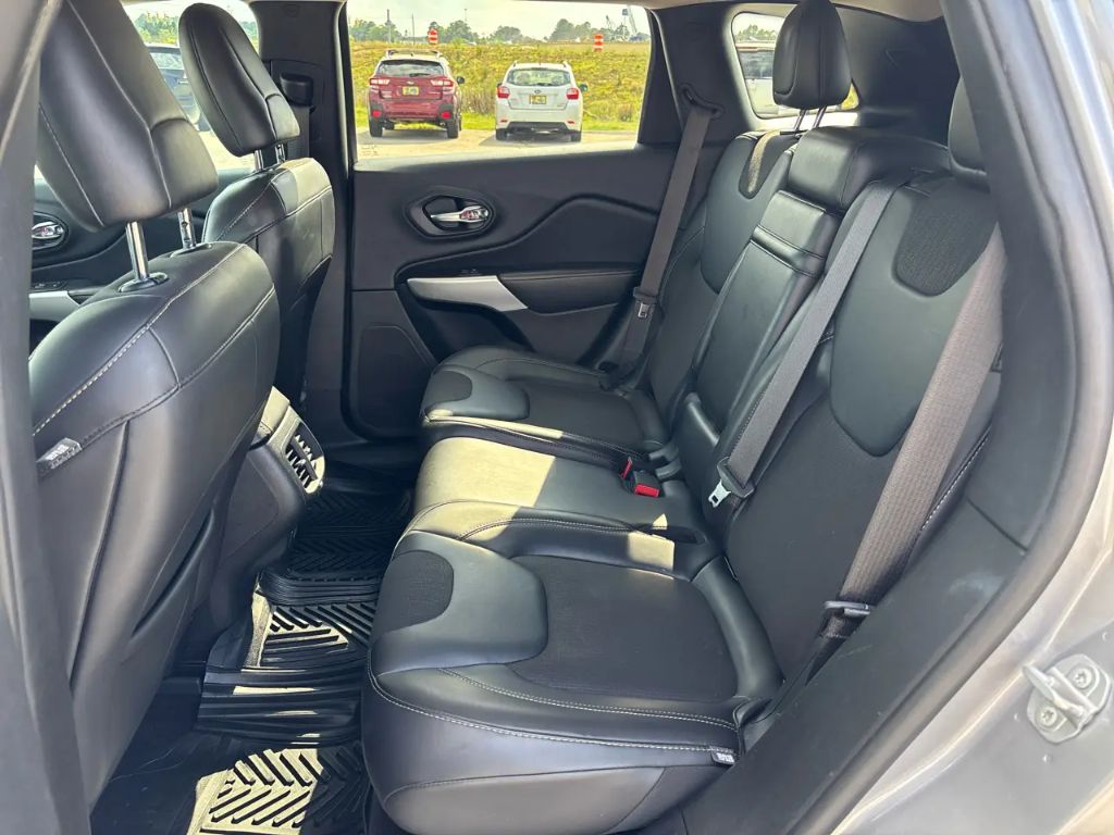 2018 Jeep Cherokee - $11,000