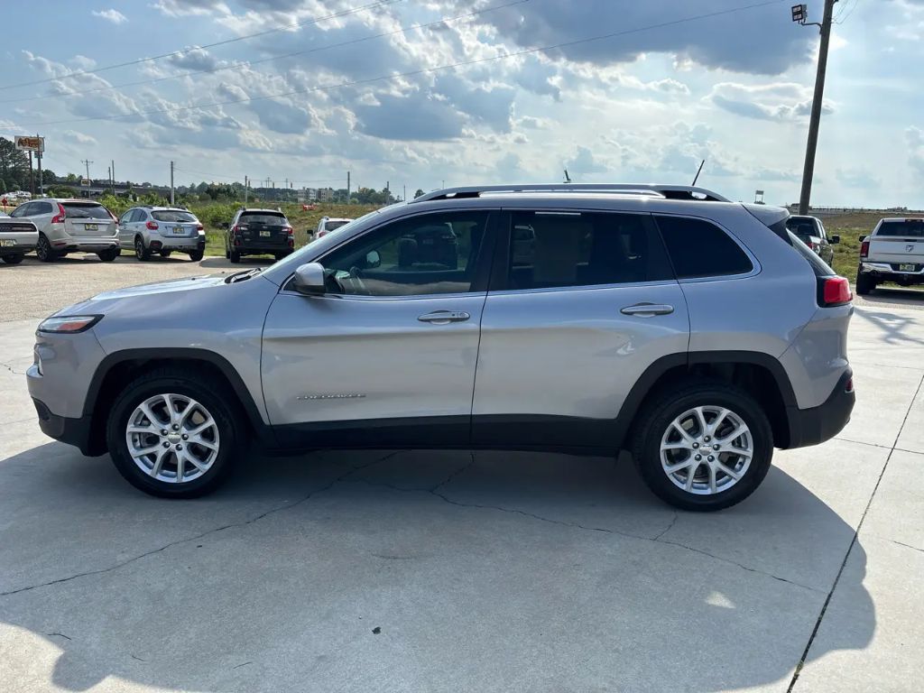 2018 Jeep Cherokee - $11,000