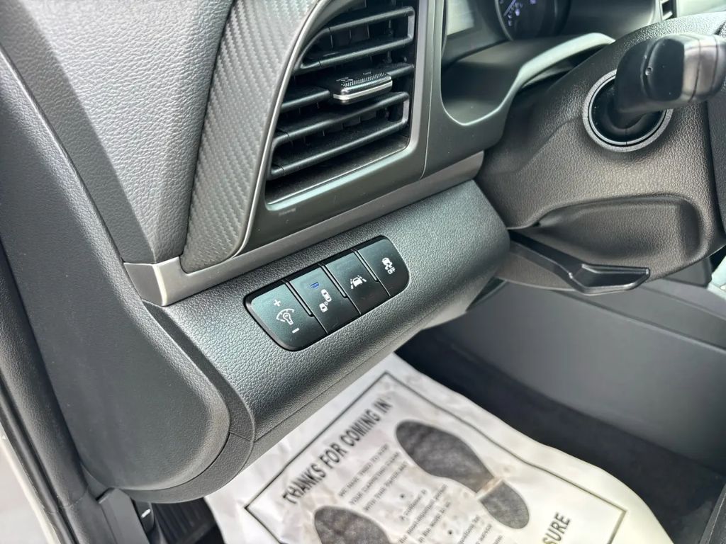 2020 Hyundai Elantra - $10,495