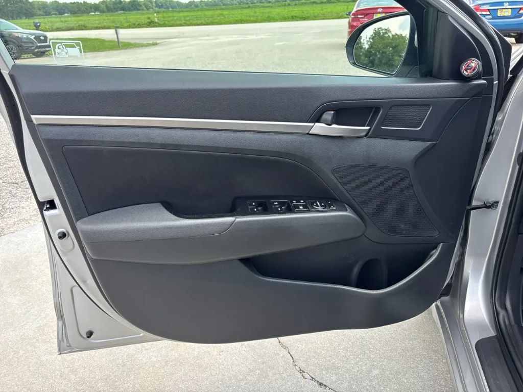 2020 Hyundai Elantra - $10,495