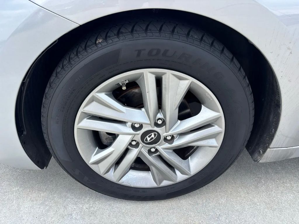 2020 Hyundai Elantra - $10,495