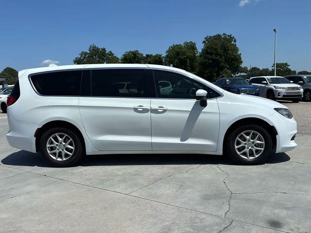 2017 Chrysler Pacifica - $9,995