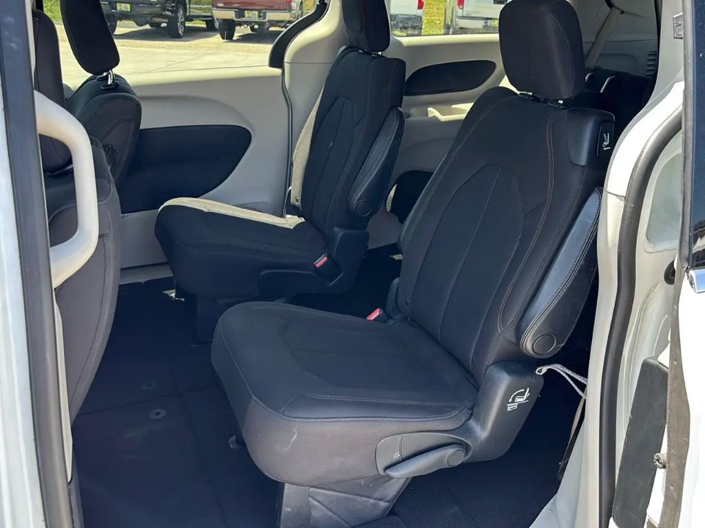 2017 Chrysler Pacifica - $9,995