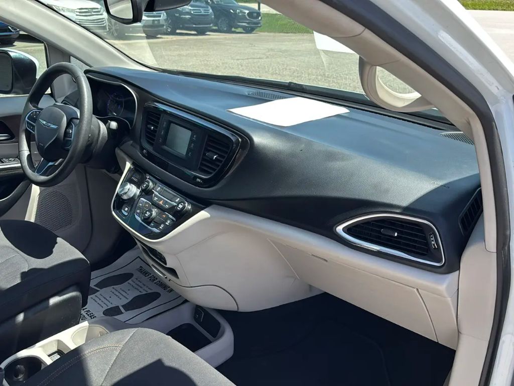2017 Chrysler Pacifica - $9,995