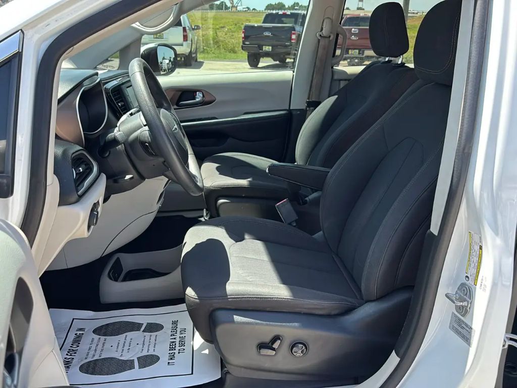 2017 Chrysler Pacifica - $9,995