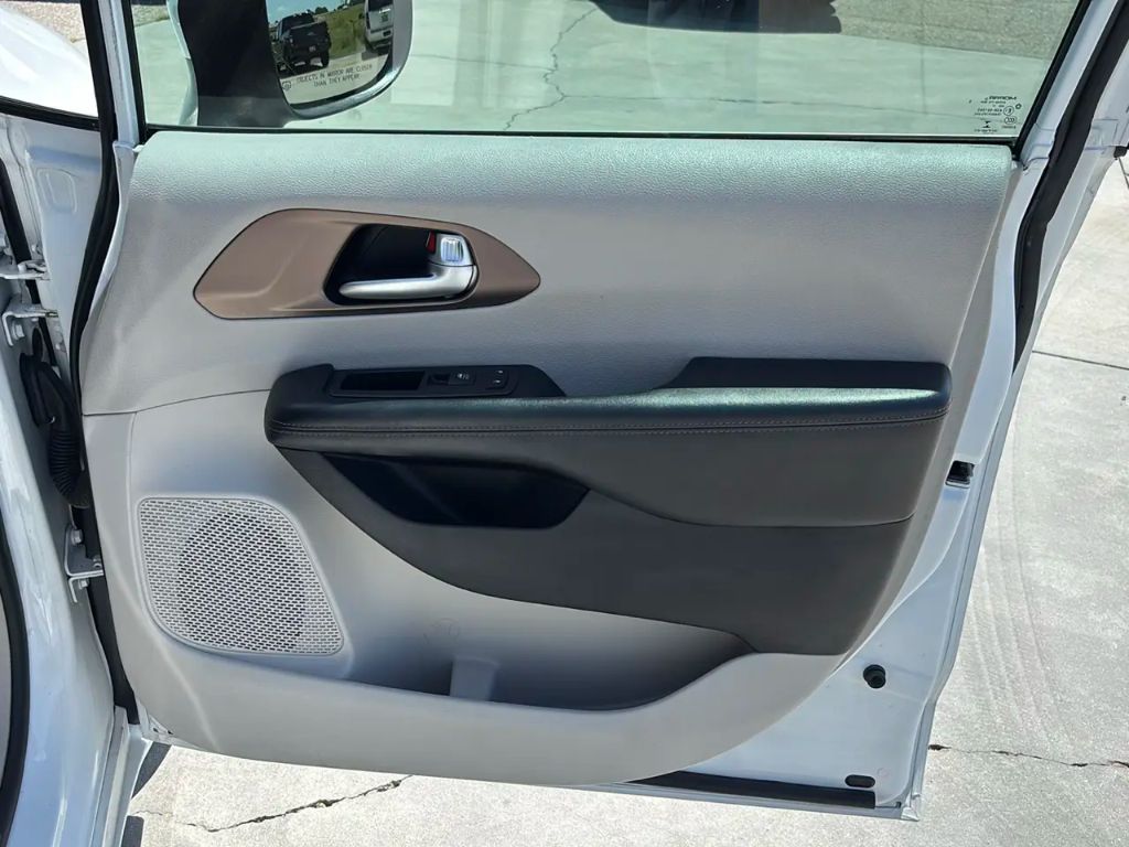 2017 Chrysler Pacifica - $9,995