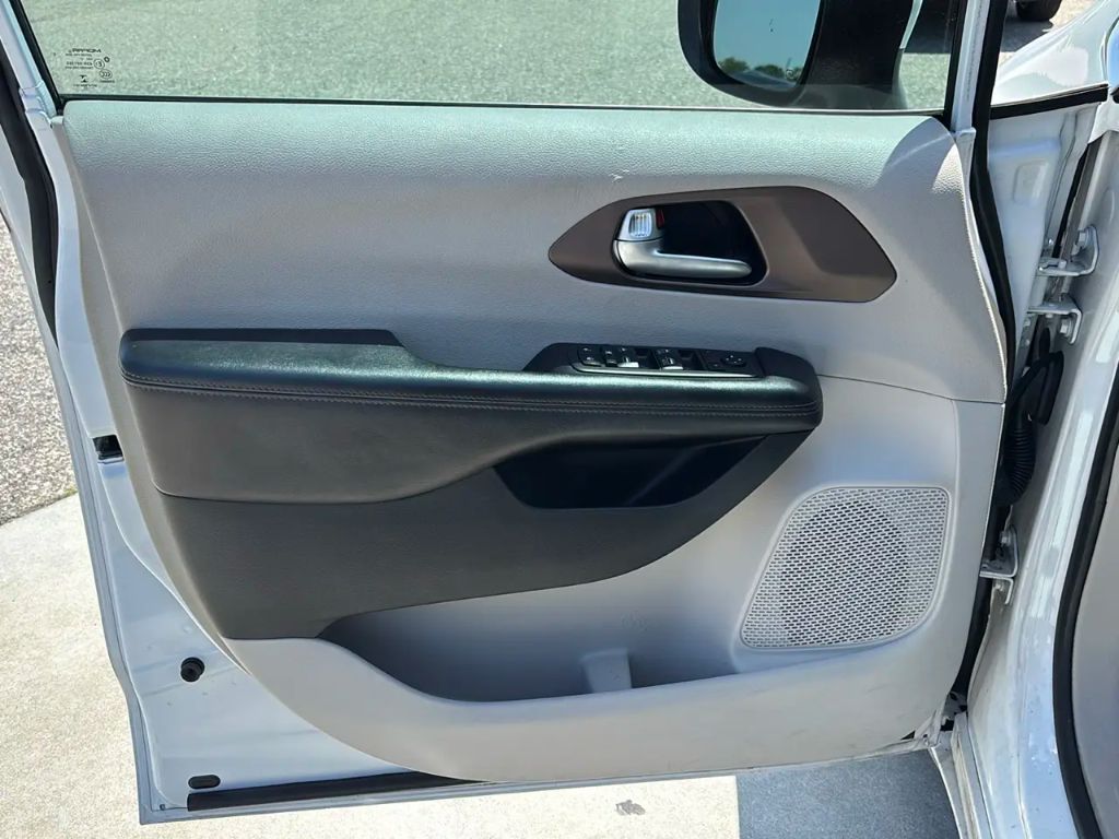 2017 Chrysler Pacifica - $9,995