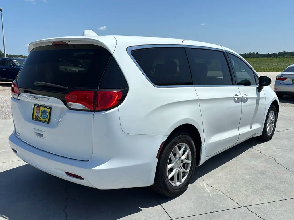 2017 Chrysler Pacifica - $9,995