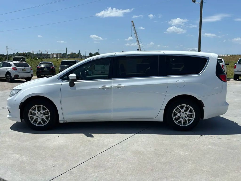 2017 Chrysler Pacifica - $9,995