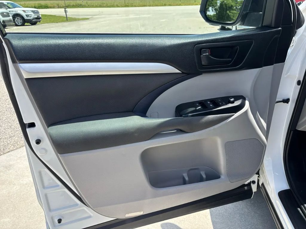 2018 Toyota Highlander - $17,300