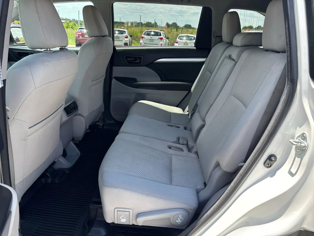 2018 Toyota Highlander - $17,300