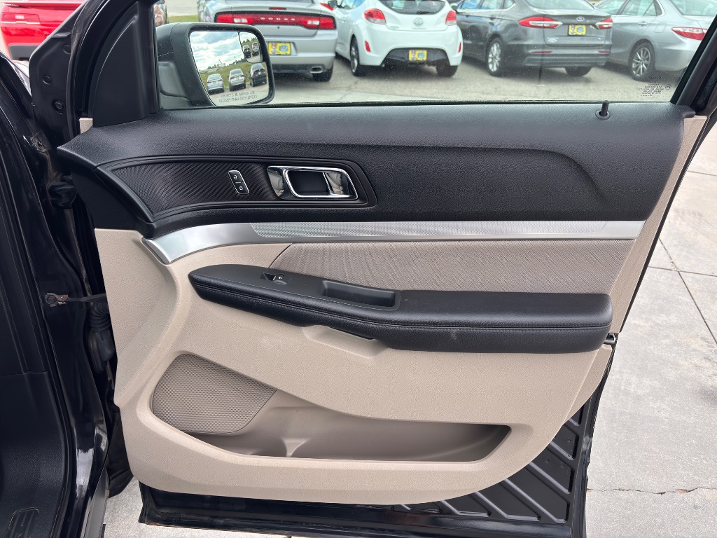 2019 Ford Explorer - $13,900