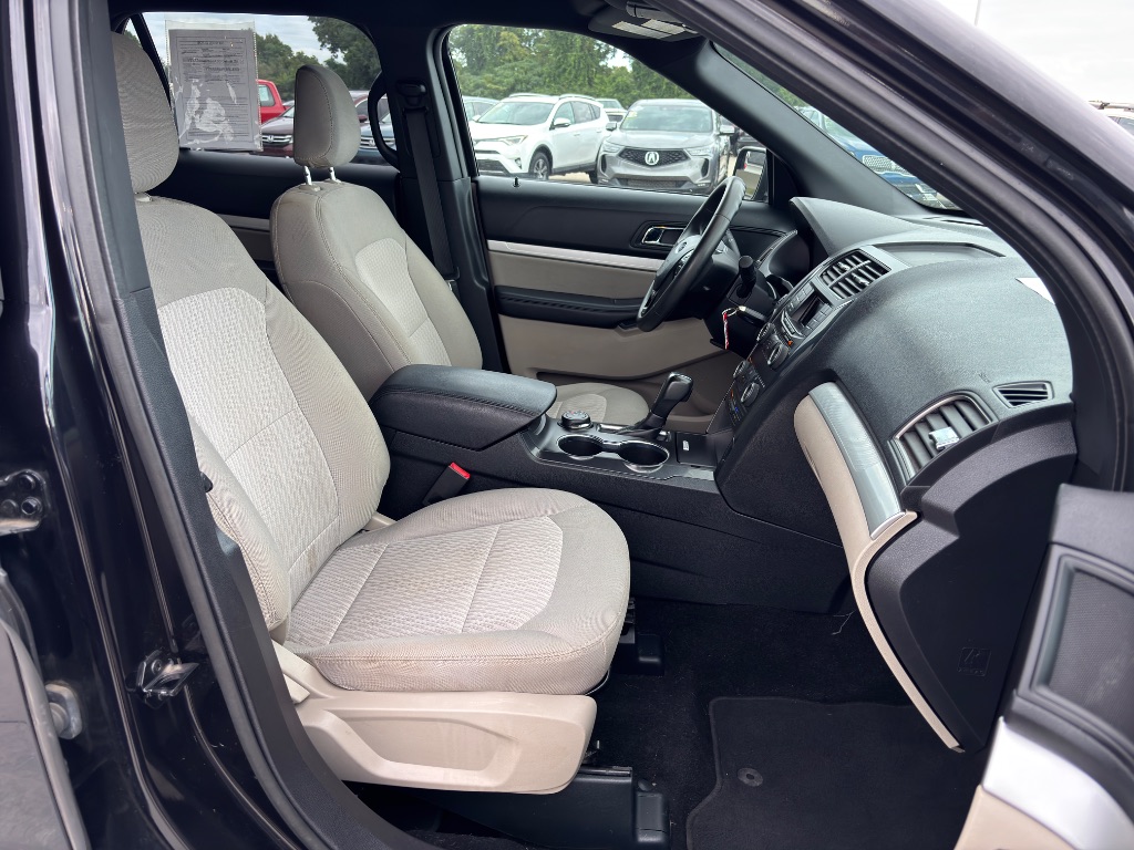 2019 Ford Explorer - $13,900