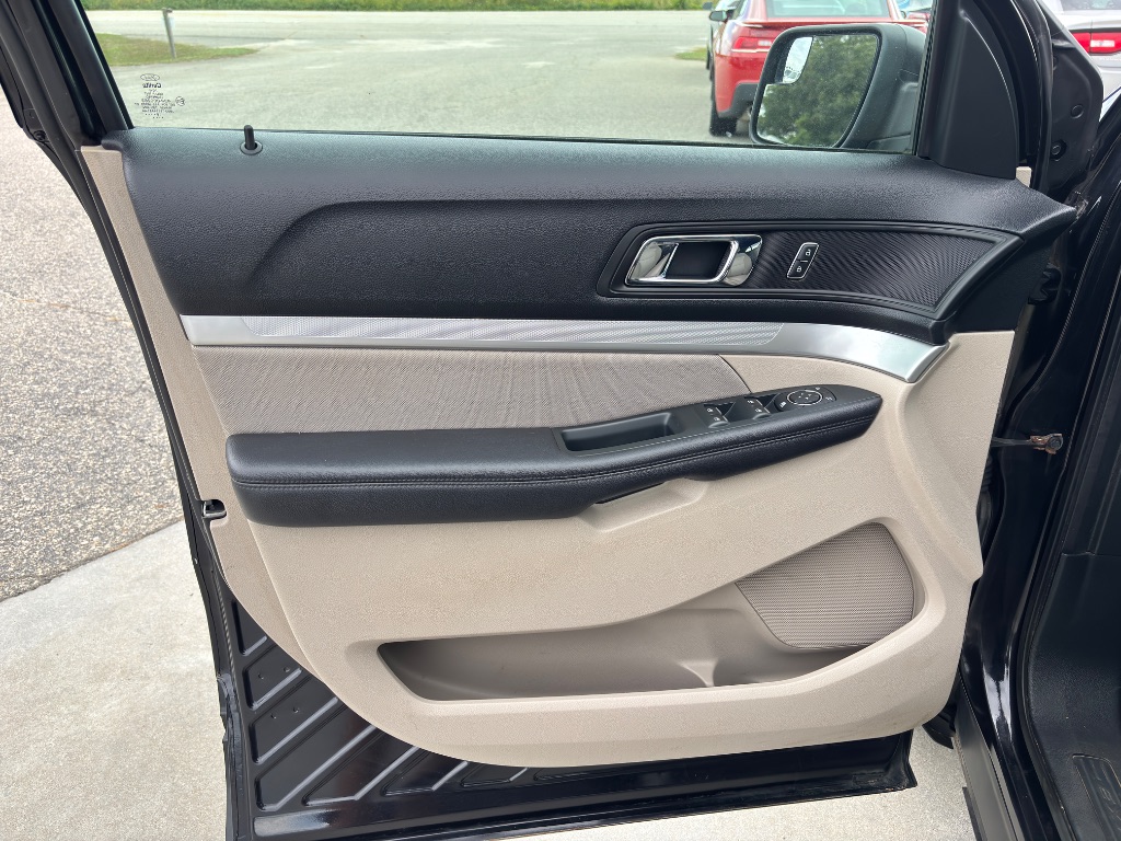 2019 Ford Explorer - $13,900