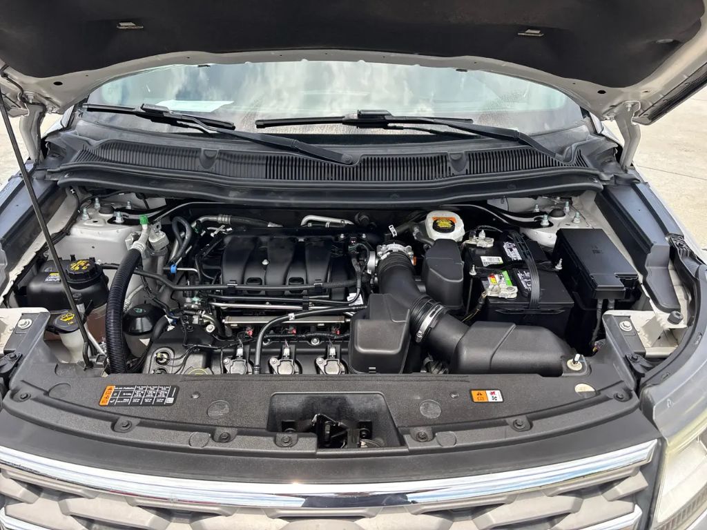 2018 Ford Explorer - $13,300