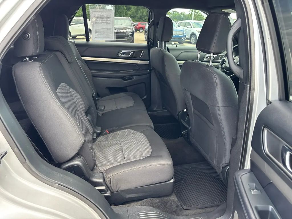 2018 Ford Explorer - $13,300