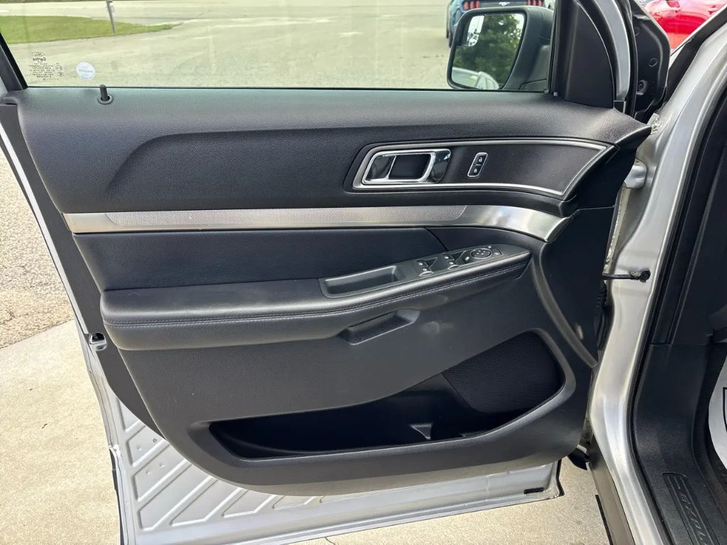2018 Ford Explorer - $13,300