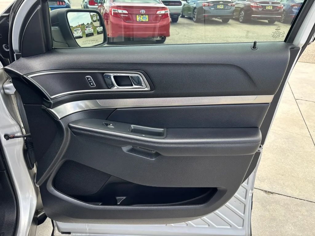 2018 Ford Explorer - $13,300