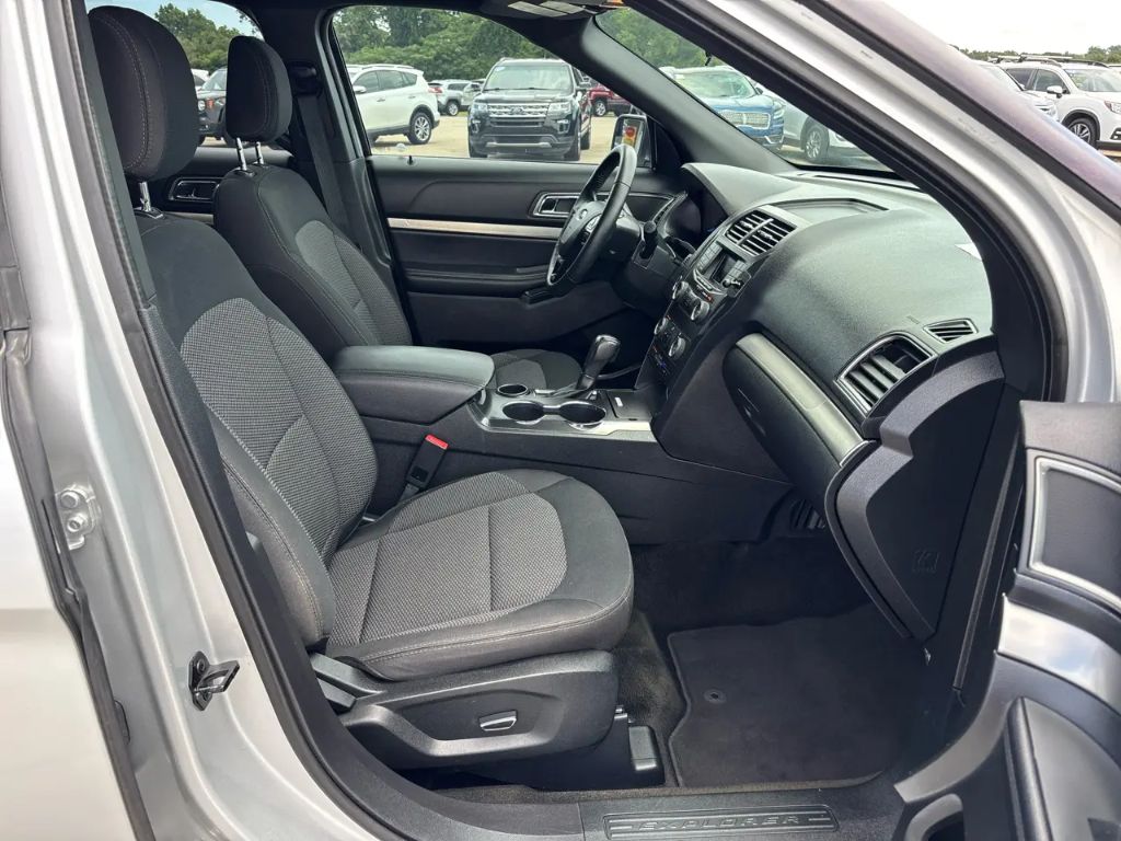 2018 Ford Explorer - $13,300