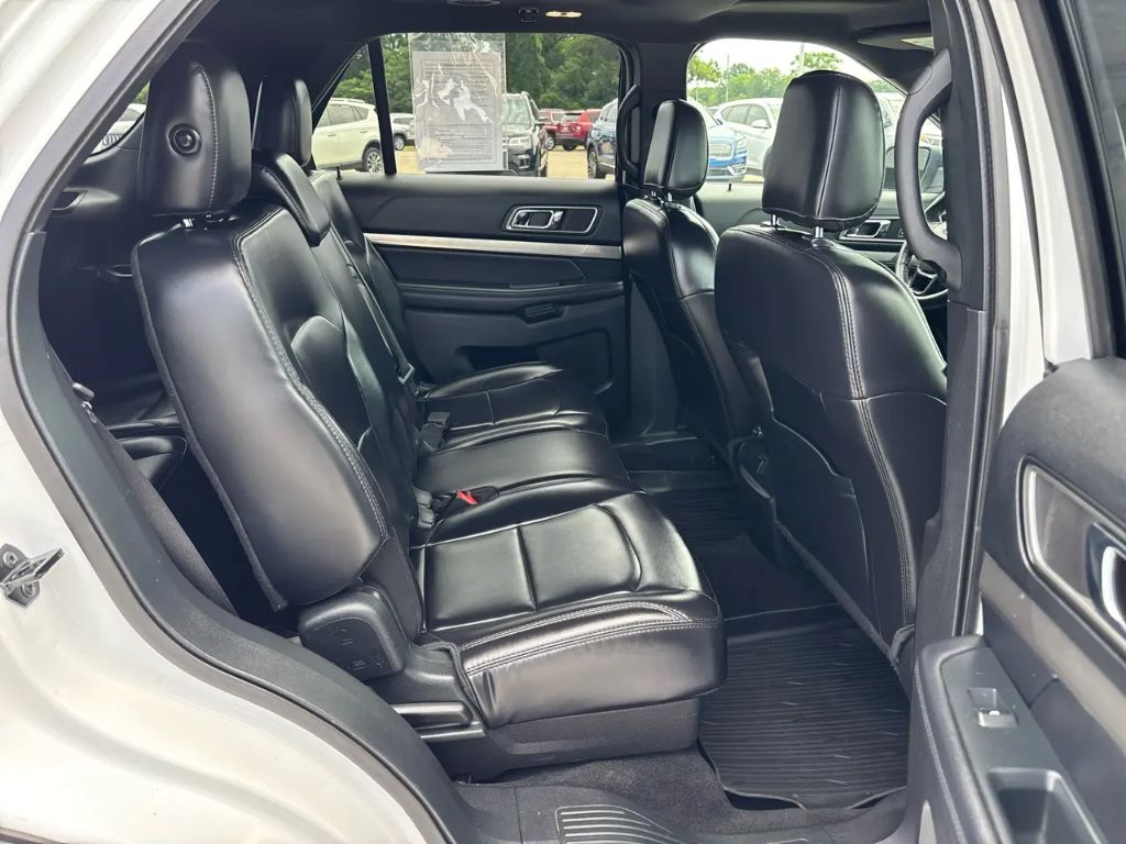 2019 Ford Explorer - $16,800