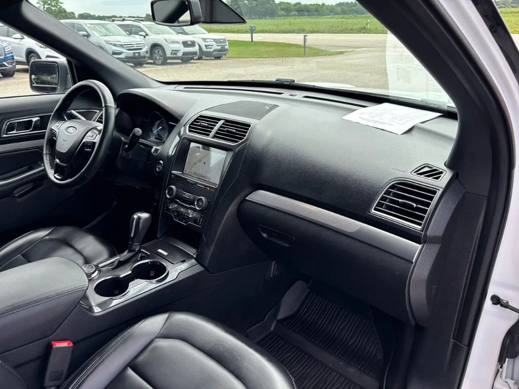 2019 Ford Explorer - $16,800