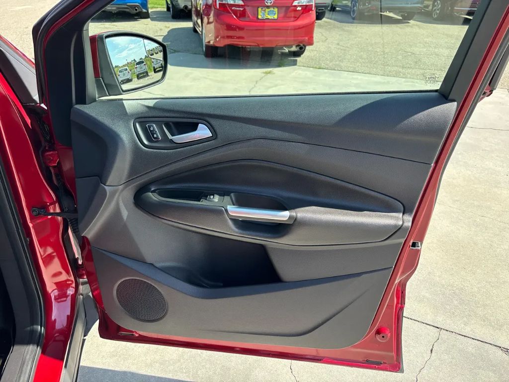 2013 Ford Escape - $9,995