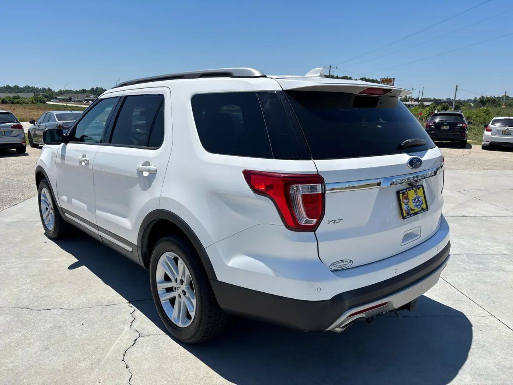 2016 Ford Explorer - $10,000