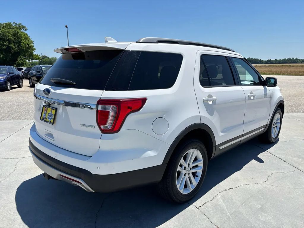 2016 Ford Explorer - $10,000