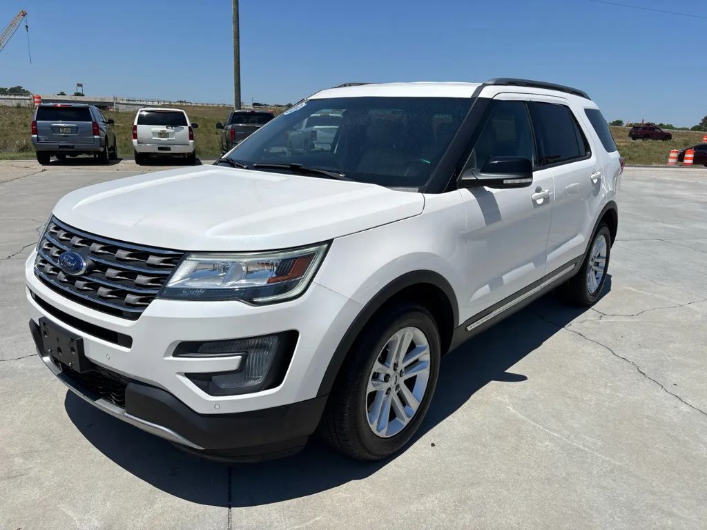 2016 Ford Explorer - $10,000