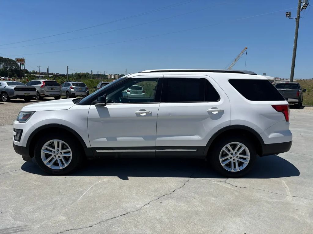 2016 Ford Explorer - $10,000