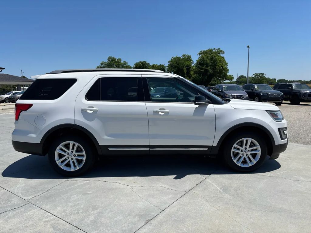 2016 Ford Explorer - $10,000